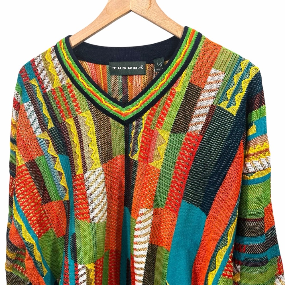 Tundra Canada Multicolor 3-D Knit V-Neck Pullover Sweater Size Large - Picture 3 of 7